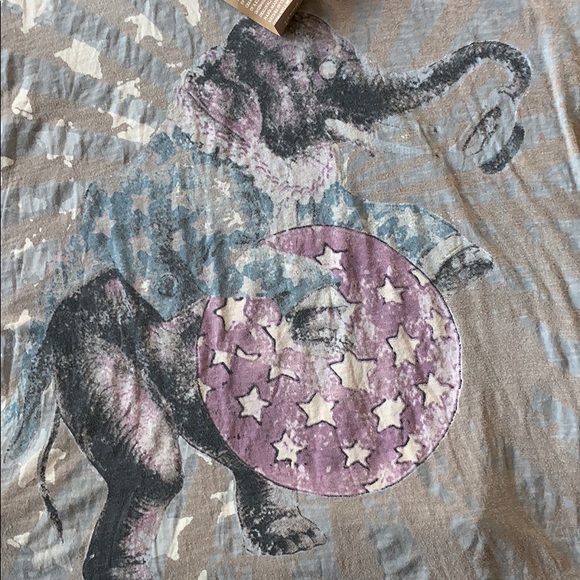 🎄Holiday Sale🎄Magnolia Pearl Main Act Tee - Picture 3 of 7